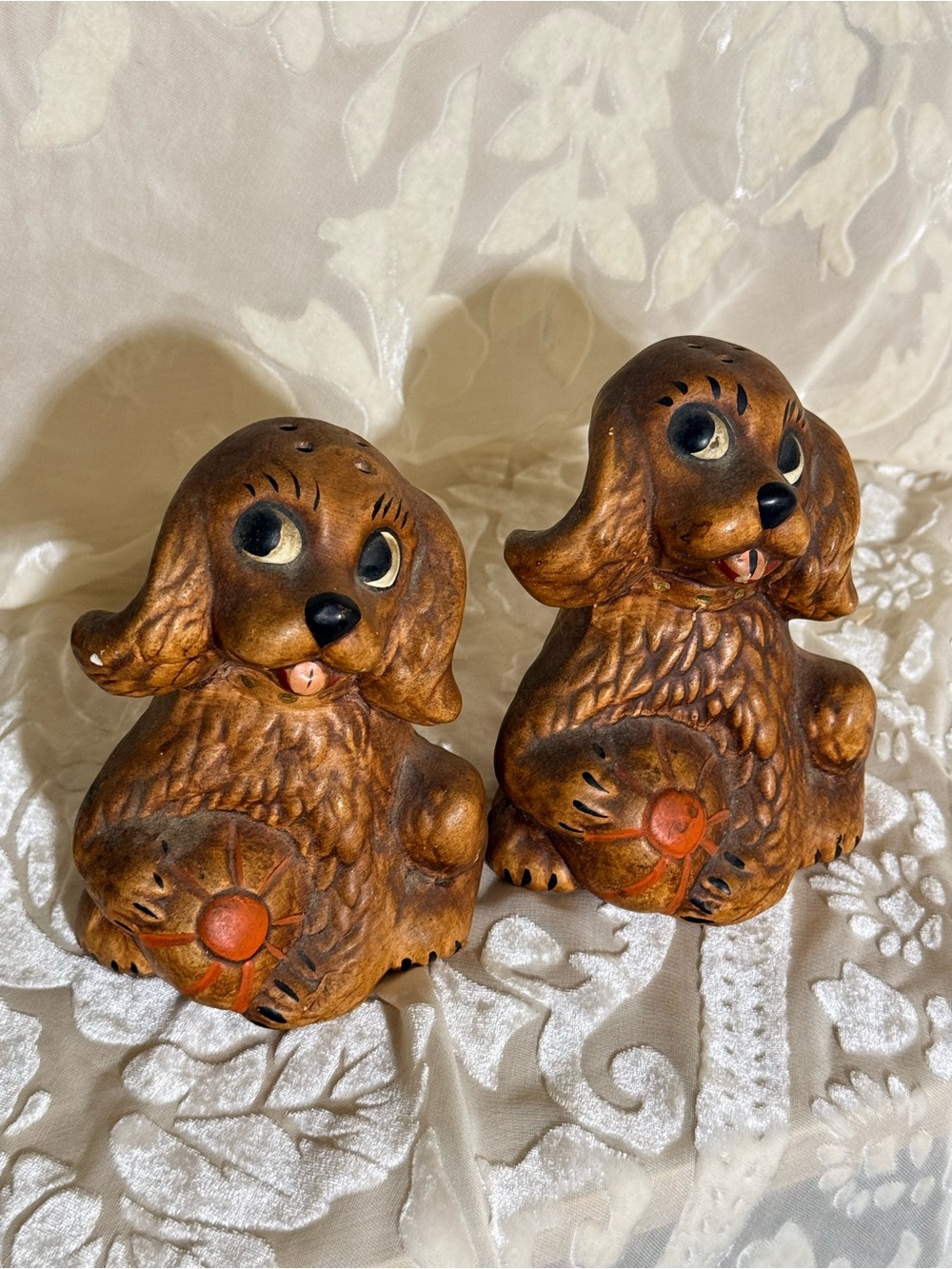 Kitschy Vintage mid-century ceramic cocker spaniel salt and pepper shaker set